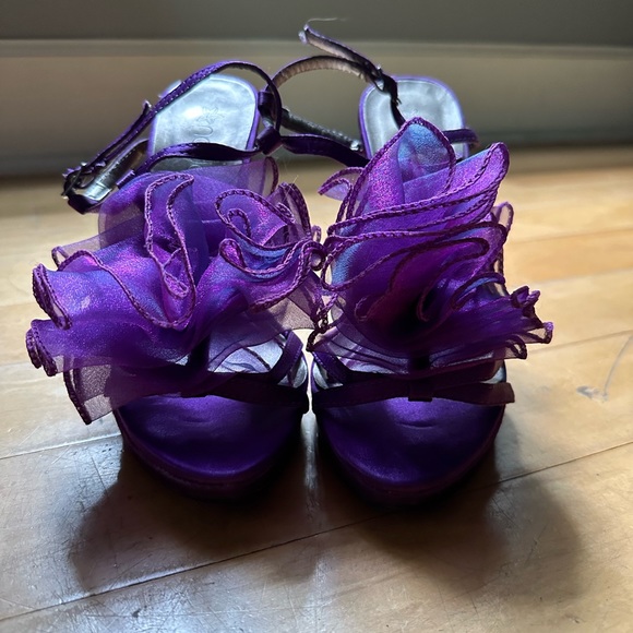 Ruffle heels - Picture 2 of 3